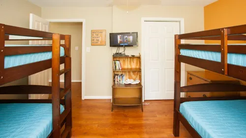 Sandbridge water lovers retreat with beach, pool, canal, and lakes to explore. - Private Pools