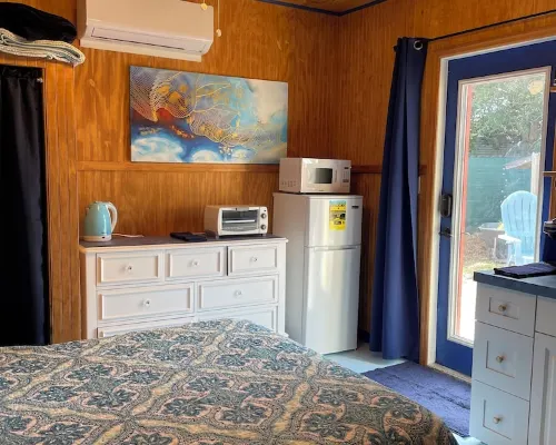 Studio, Private Entrance, fenced in quiet corner, pets ok, large Parking area Hotels in St. Cloud