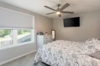 Lakeside Vibe- Brand new Hotels in Evans