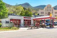 Casa de Oro – Luxe Comfort in the BEST Location of Old Bisbee w/Views galore!