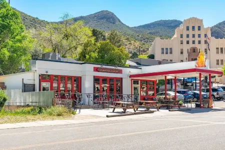 Casa de Oro – Luxe Comfort in the BEST Location of Old Bisbee w/Views galore!