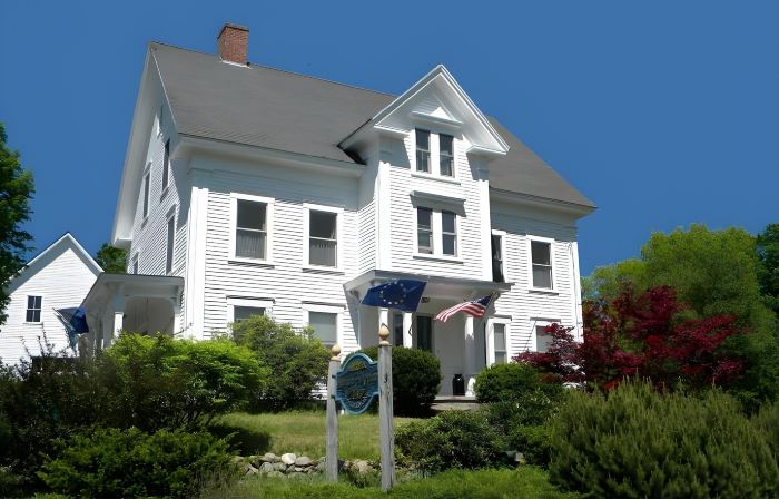 Highland Lake Inn