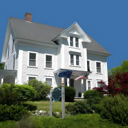 Highland Lake Inn
