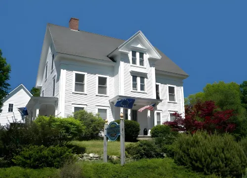 Highland Lake Inn Hotels in Tilton