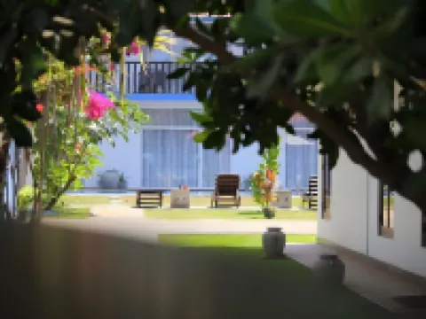 馬拉維拉白玫瑰海灘度假村 鄰近St.Odilia Catholic Church的酒店