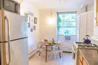 Beautiful Apt ONE STOP from Manhattan