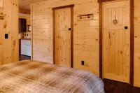 Cozy Cabin with private woods in charming Rock Stream NY.