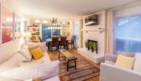 Charming 4-bedroom, family-friendly home in Excelsior. Walkable to everything. Hotels in Excelsior