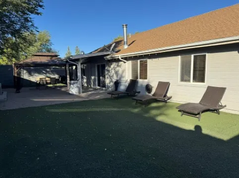 Charming 3-bedroom house in Williams, close to downtown with a great backyard.