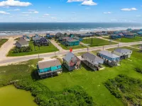 King Size Bed! Freeport Surfside Beach Bungalow Ocean & BayViews,Steps from Ocea