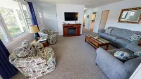 Charming 4-bed cottage with hot tub and stunning lake views in beautiful Logan.