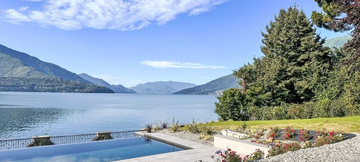 Riflesso del lago Hotel a Gravedona ed Uniti