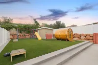 New 3BR/2BA: Private Hot Tub + Shared Pool, Sauna & Outdoor PingPong 1Hr to Zion