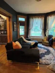 Beautiful Spacious 4-bedroom Victorian house with WiFi by downtown Champaign!
