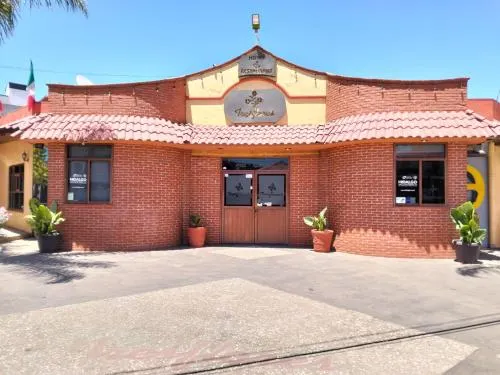 特雷斯弗洛雷斯酒店