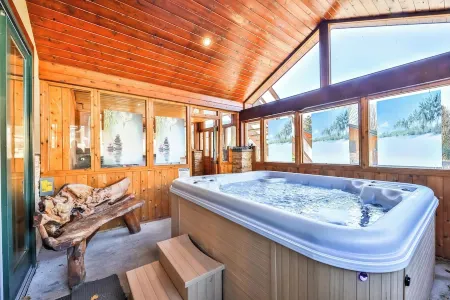 6BR/7bath Luxury home Hot Tub in Hunter Catskills