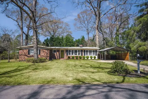 Spacious 3-bed/3-bath home close to Bruce's Field!