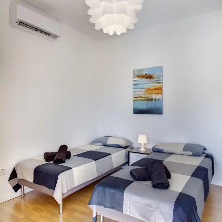 Stunning Seaview Apartment, Wifi