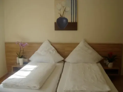 Hotel & Restaurant Stern Seckenheim Hotels in der Nähe von Maria-Magdalena-Kapelle