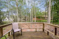Poconos Chalet Newly Renovated, Great Location 4 Bedroom Home by RedAwning