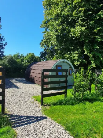 Priory Glamping Pods and Guest Accommodation Отели рядом с достопримечательностью «Frank Lewis Gallery»