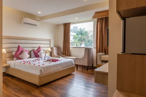 Hotel White Rock by the Solitaire Hospitality - Bãi đậu xe