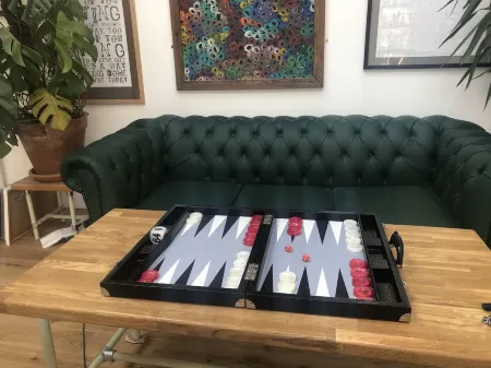 The Beetroot Отели рядом с достопримечательностью «Shell Grotto»