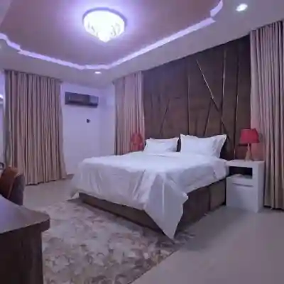 House 12 Studios & Suites Rooms