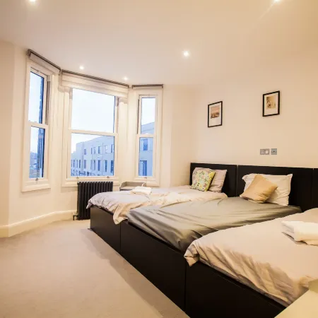 Surbiton Luxury Garden House 19A