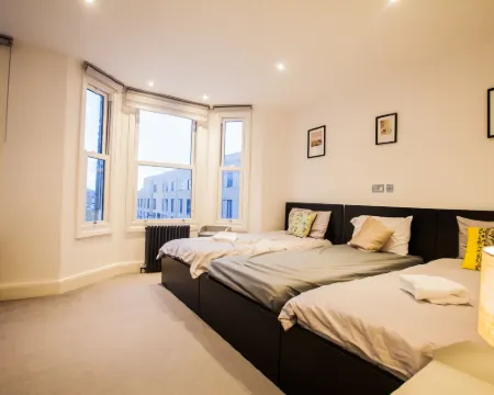 Surbiton Luxury Garden House 19A Hotels in Surbiton