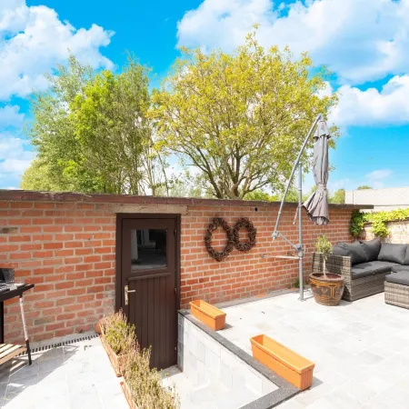 Modern Villa w Private Yard