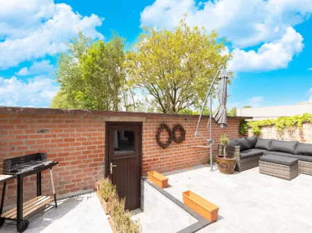 Modern Villa w Private Yard