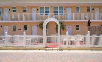 Cozy Corner Beach Apartment