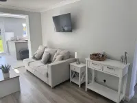 3 Bed House - Sleeps 6 - Pets - Garden - Parking