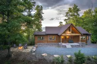 Luxury 3/2.5 Cabin: Lake Views, Theatre+GameRoom!