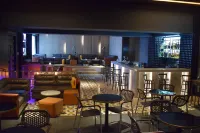 GRAMM HOTEL by Ambarrukmo Yogyakarta - bar