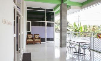 RedDoorz Near Banyuwangi Baru Station