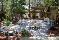 Hibiscus Coffee & Guesthouse فنادق في Seaside