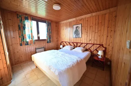 Cozy Holiday Home in Somme-Leuze with Private Garden