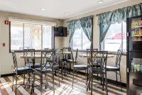 Super 8 by Wyndham Pittsburgh/Monroeville Hotels in Monroeville