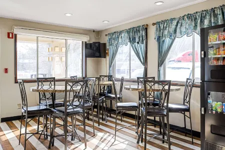 Super 8 by Wyndham Pittsburgh/Monroeville