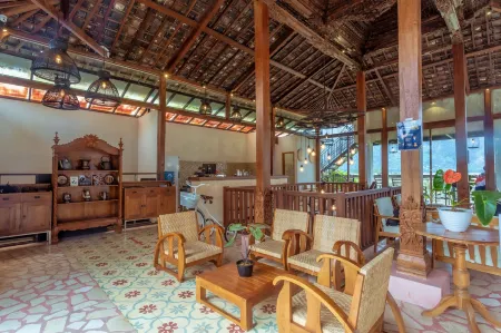 The Joglo Beratan Отели рядом с достопримечательностью «Роуз гарден»