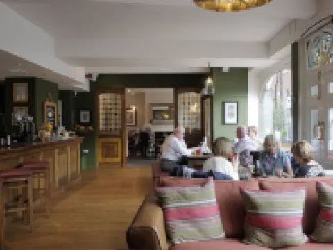 The Rose and Crown Hotels in Warwick