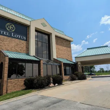 Hotel Lotus Kansas City Stadium Отели рядом с достопримечательностью «Стадион «Эрроухед»»