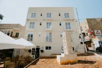 Townhouse17 Hotels in Victoria