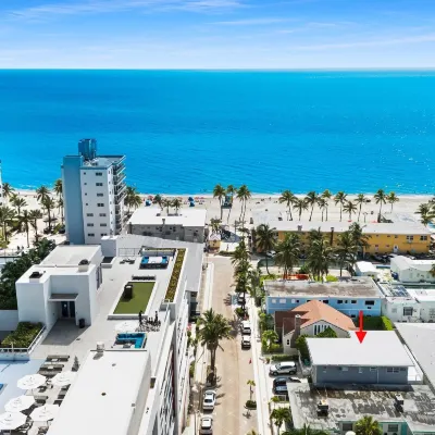 Newly Renovated Apt-unit #1 Close to Beach Hotels near Hollywood Dog Beach