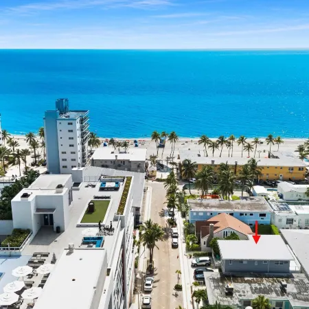 Newly Renovated Apt-unit #1 Close to Beach
