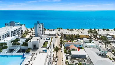Newly Renovated #4 Close to the Beach w/ Parking