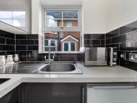 High Wycombe Apartments Hotels near Subway