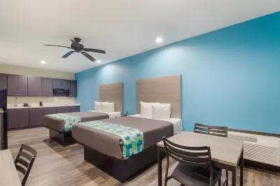 Scottish Inns & Suites Hitchcock/Santa Fe فنادق في Hitchcock
